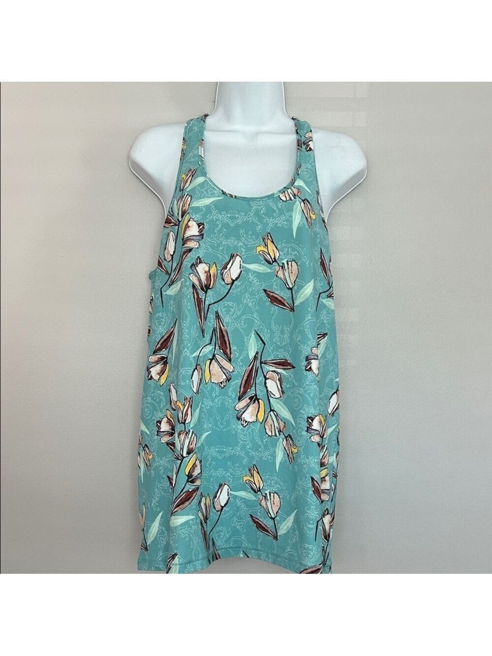 Calla Fitted Move Tank Garden Gate NWT